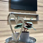 Apartman 8 *