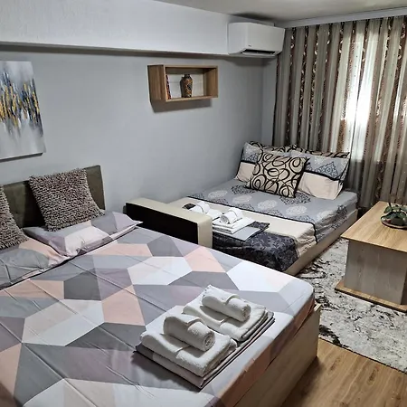 8 Apartman Szandanszki